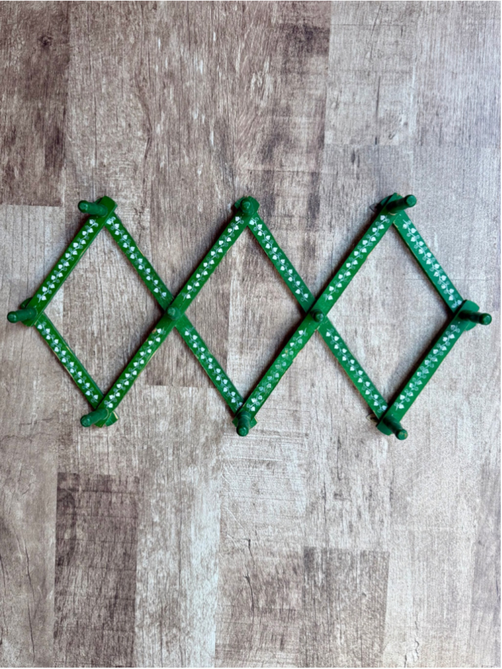 Vintage Green Stenciled Wooden Accordion Peg Rack Expandable Wall Hanger 10 Pegs